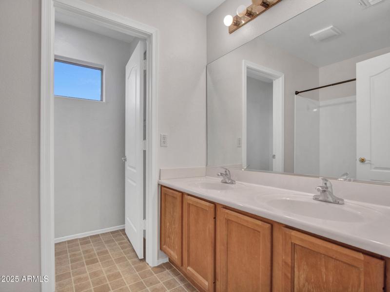 15-Hall-bath