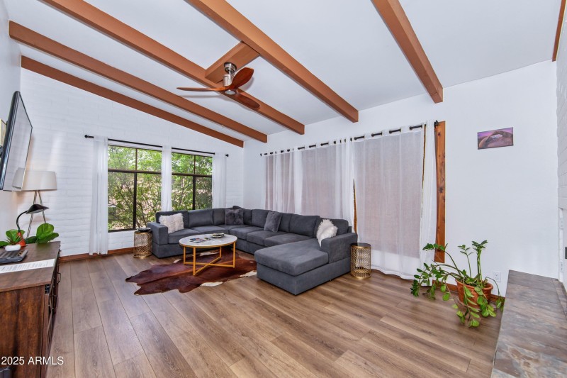 005_Living Room
