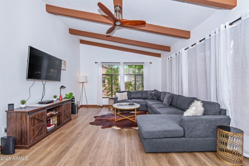 006_Living Room