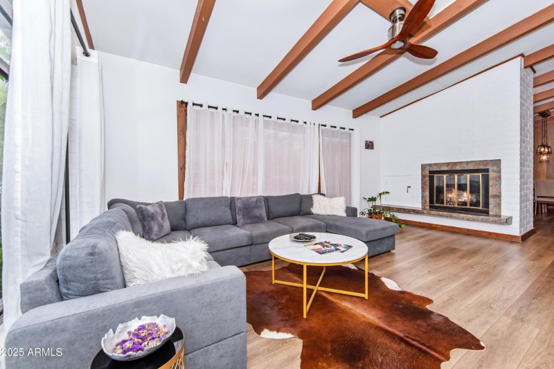 007_Living Room