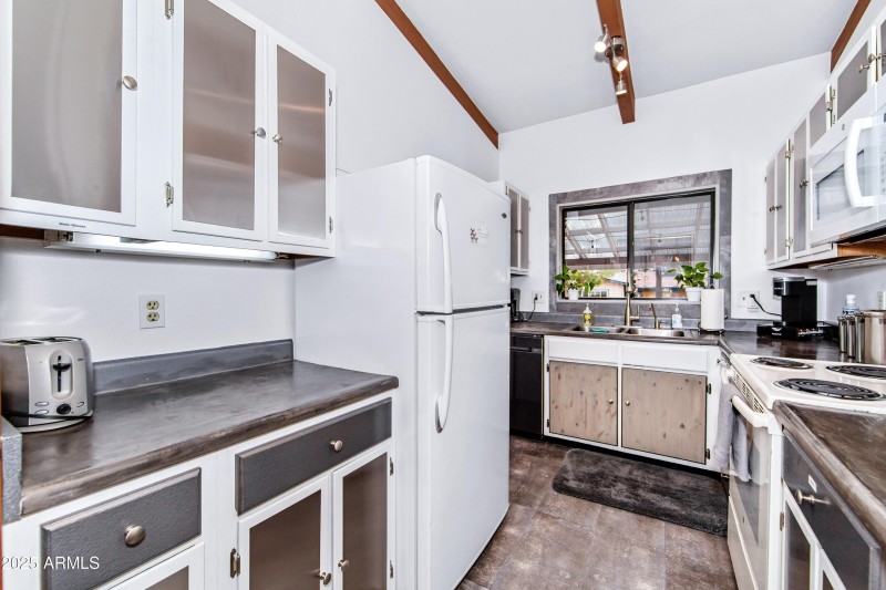 009_Kitchen