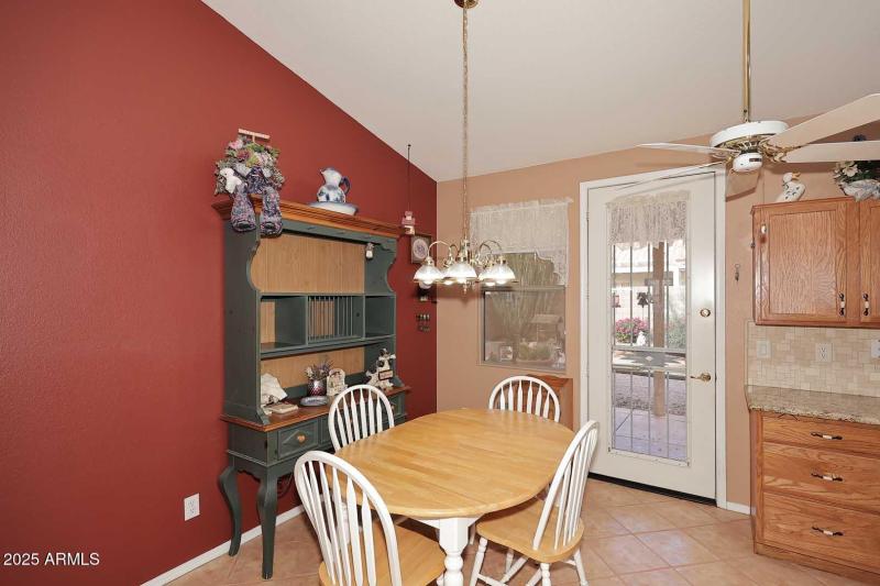 Eat-in Kitchen