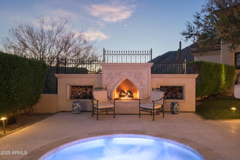 Primary Spa / Fireplace