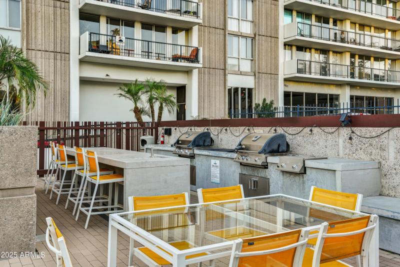 08-Outdoor Dining