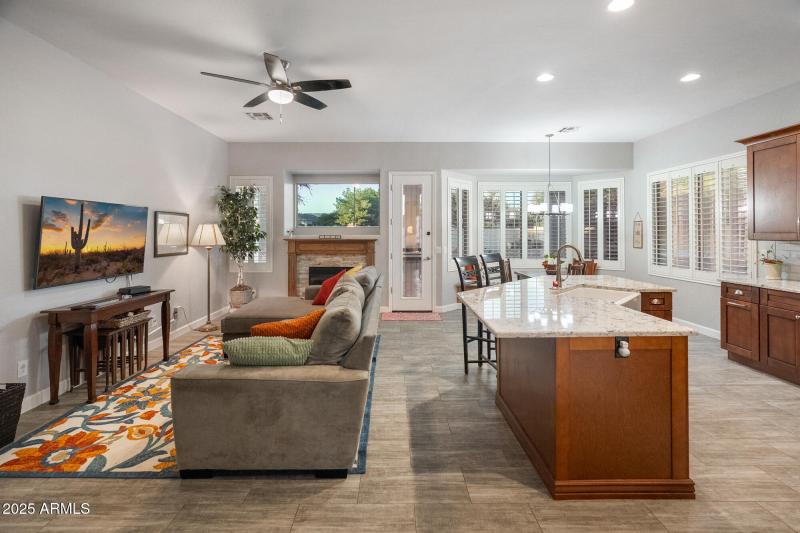 Family room/Kitchen