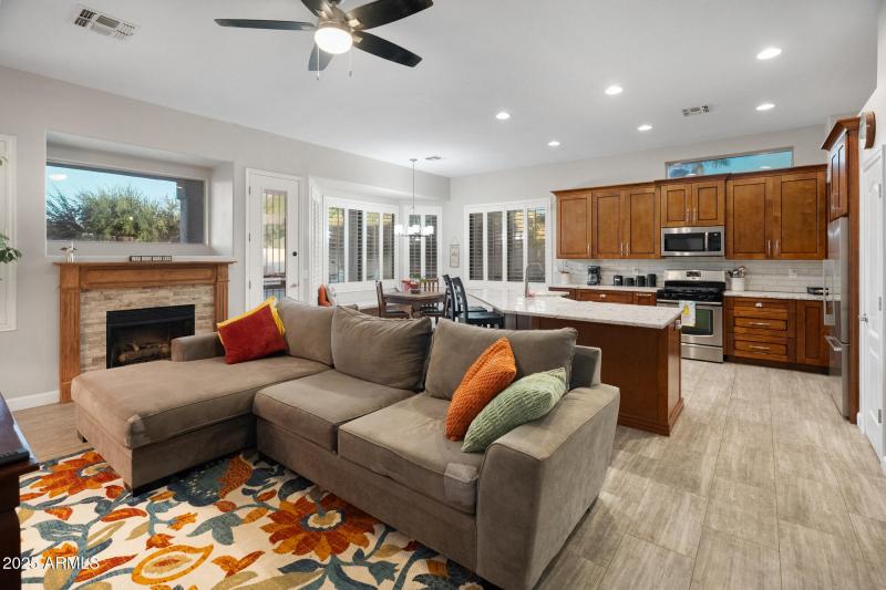 Family room/Kitchen