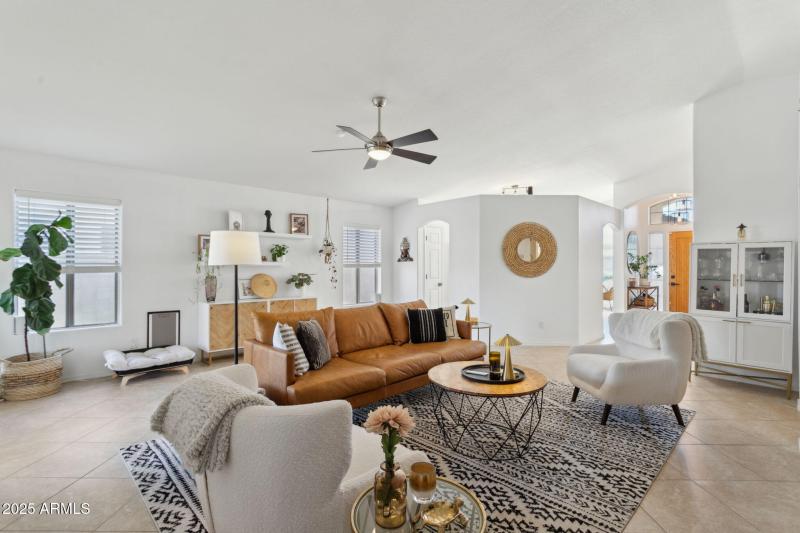 8-web-or-mls-2508-e-paraiso-dr