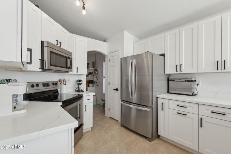 11-web-or-mls-2508-e-paraiso-dr