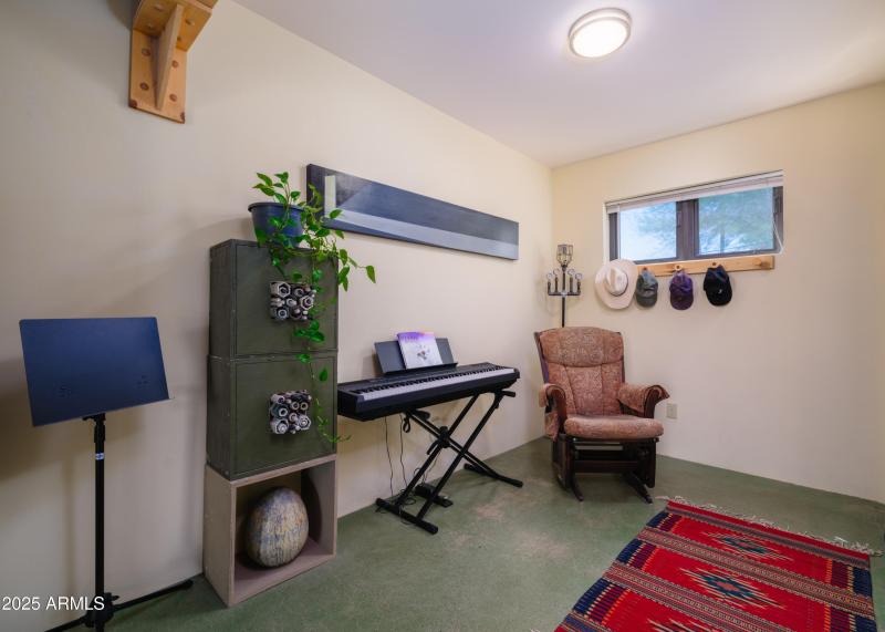 Listings_4733_N_14thSt-9