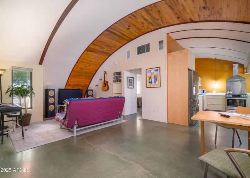 Listings_4733_N_14thSt-11