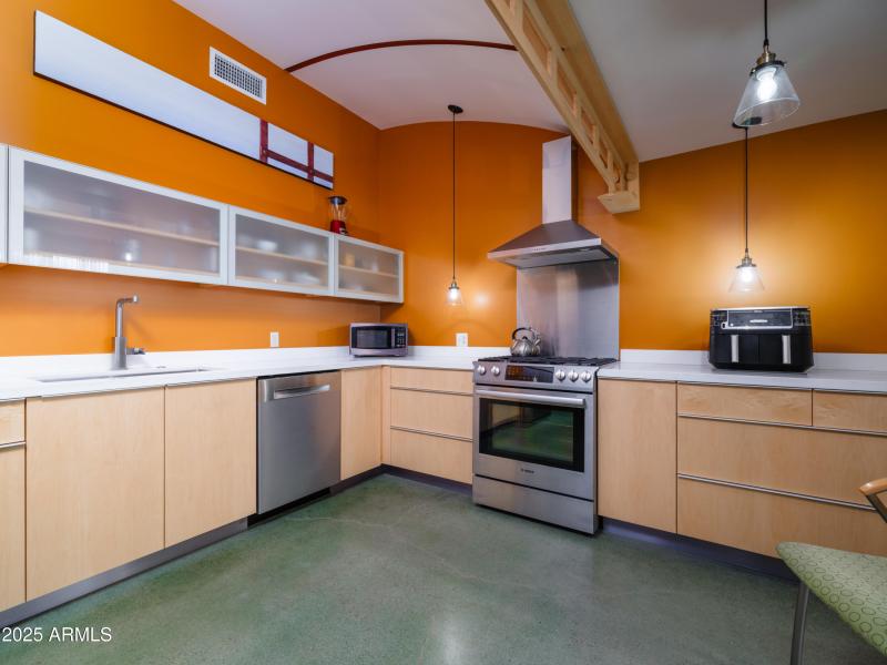 Listings_4733_N_14thSt-19