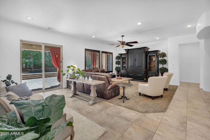 9-web-or-mls-Ivyglen-9