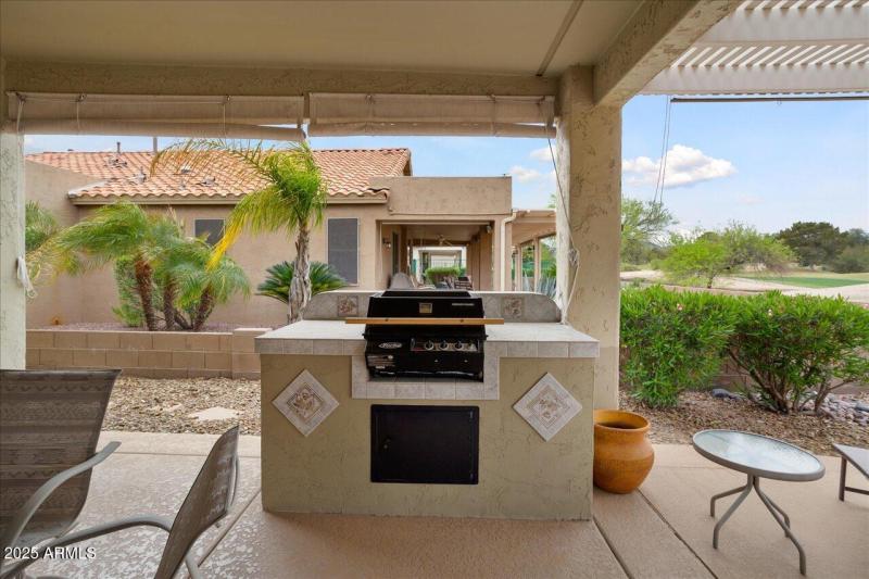Built-in BBQ Island!