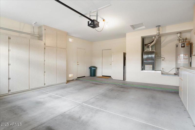 Garage has Cabinets!