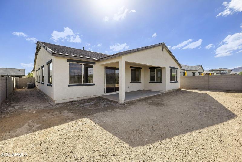 LARGE BACK YARD