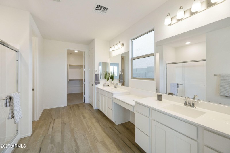 OWNER'S BATH