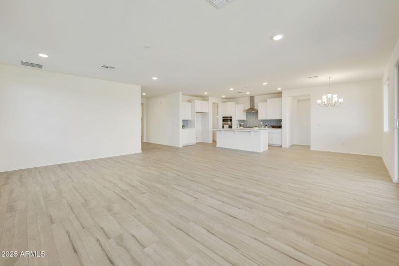 LARGE GREAT ROOM