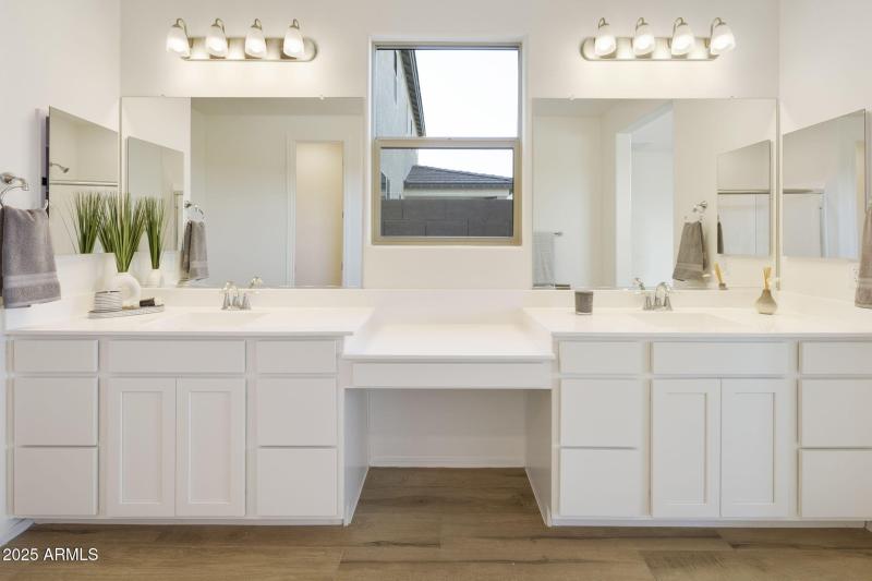 OWNER'S BATH