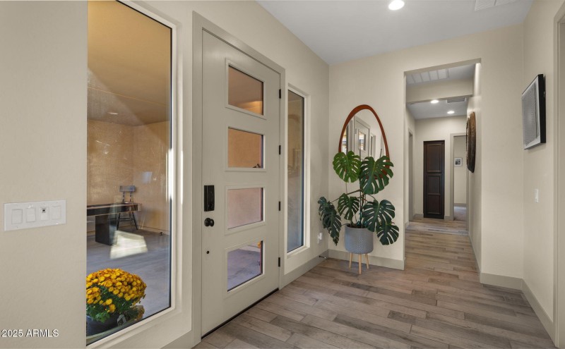 12-web-or-mls-Foyer