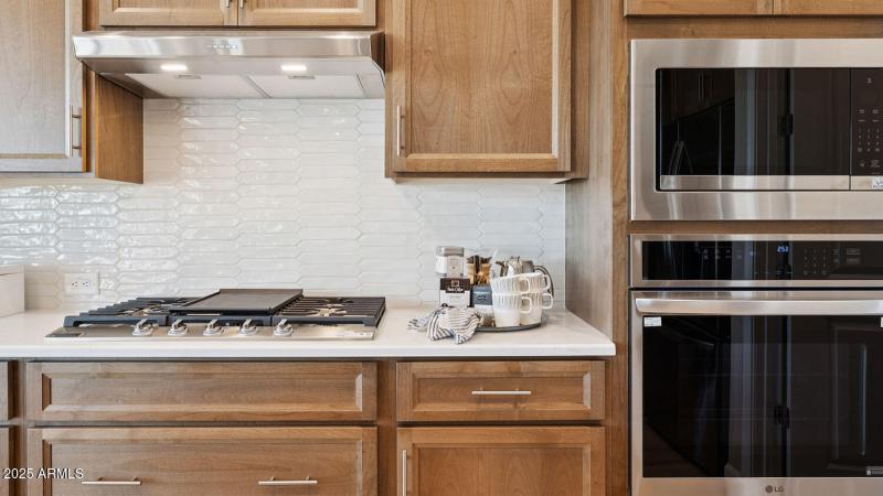 RRAZ-555Kitchen2