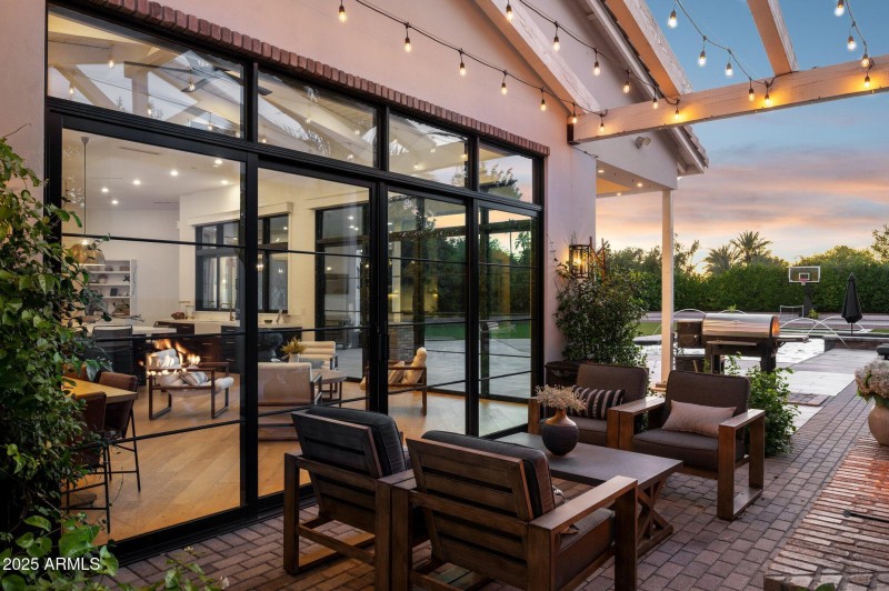 Outdoor Fireplace Seating