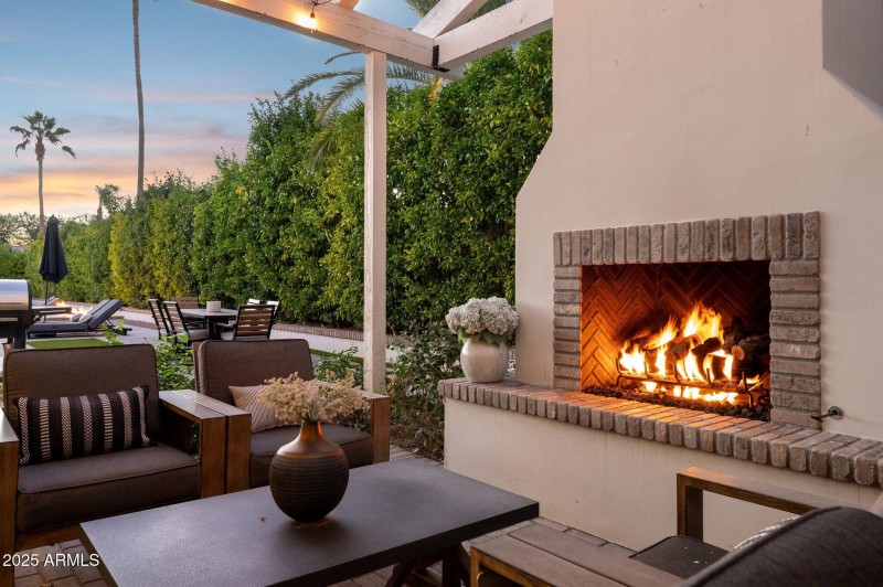 Outdoor Fireplace Seating