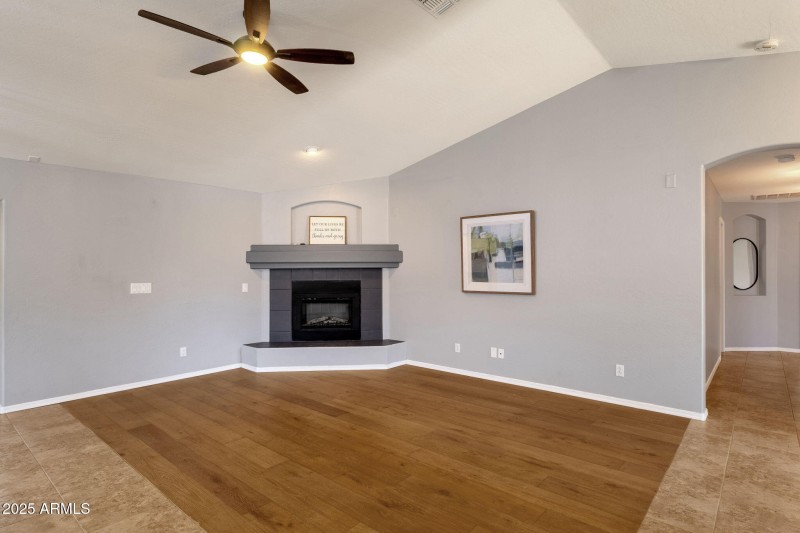 9-web-or-mls-18132-e-bellerive-dr