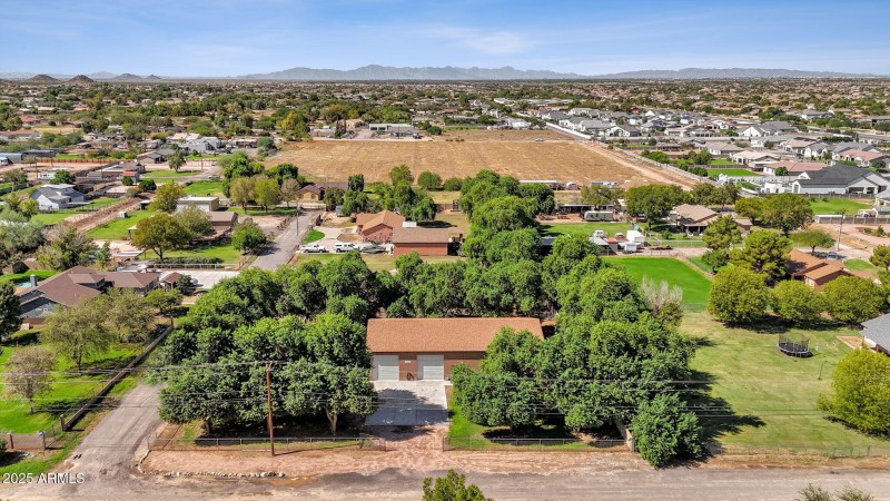 76-web-or-mls-18132-e-bellerive-dr