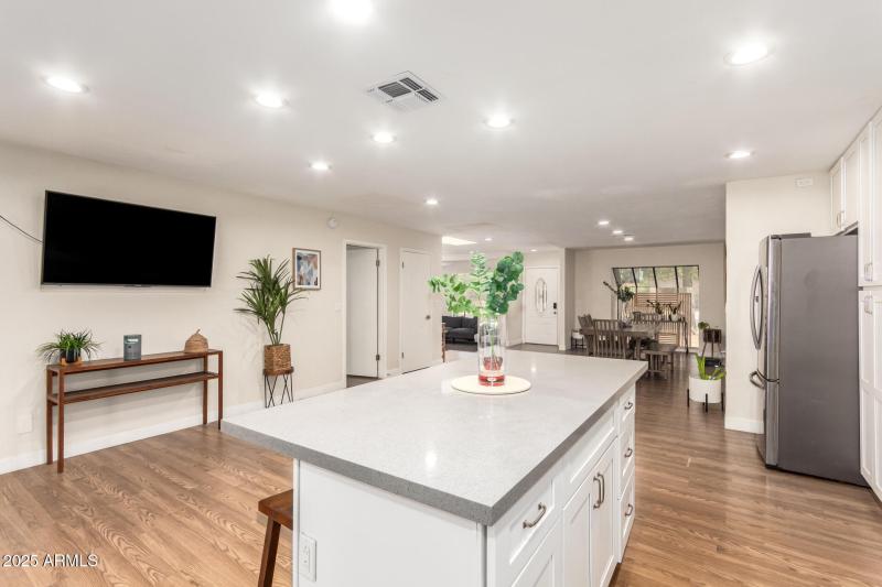 Eat-In-Kitchen