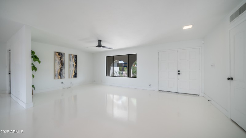 10610 N 35TH ST-8