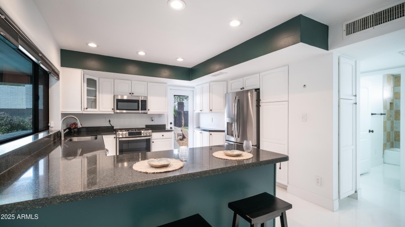 10610 N 35TH ST-12