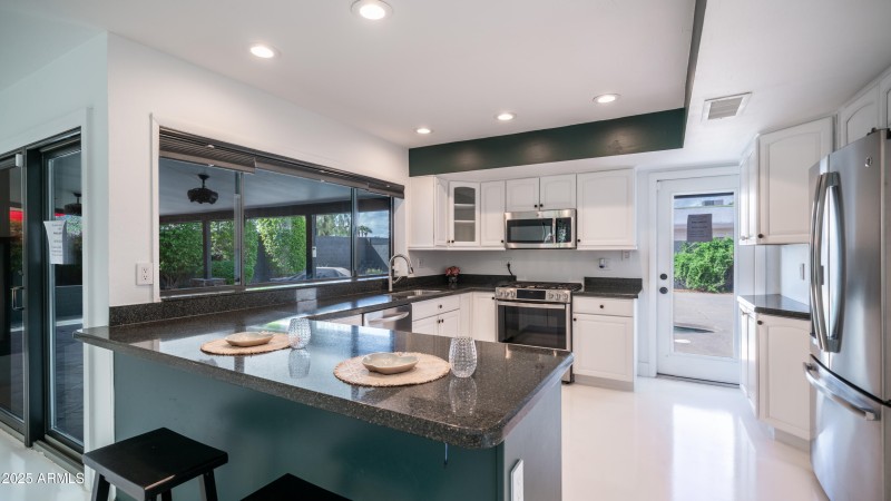 10610 N 35TH ST-13