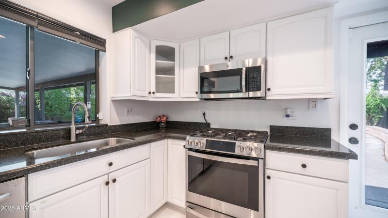 10610 N 35TH ST-15