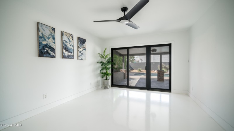 10610 N 35TH ST-21