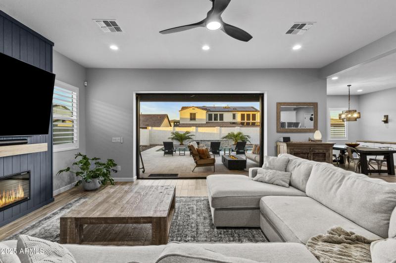 Entertainers Dream Great Room!