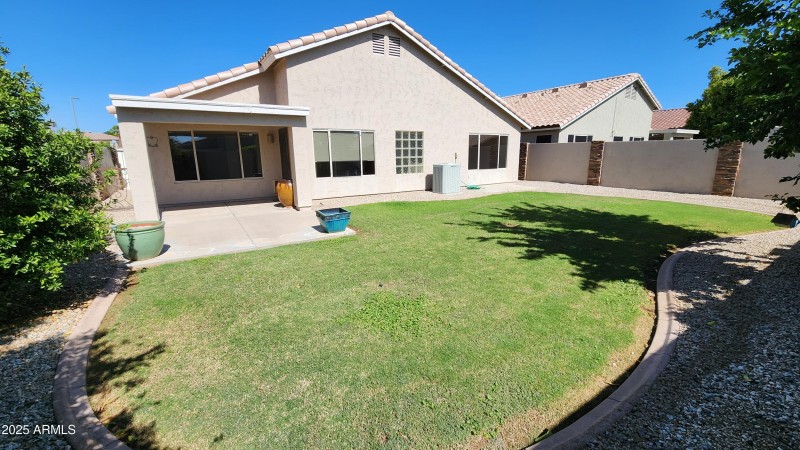 Spacious Back Yard