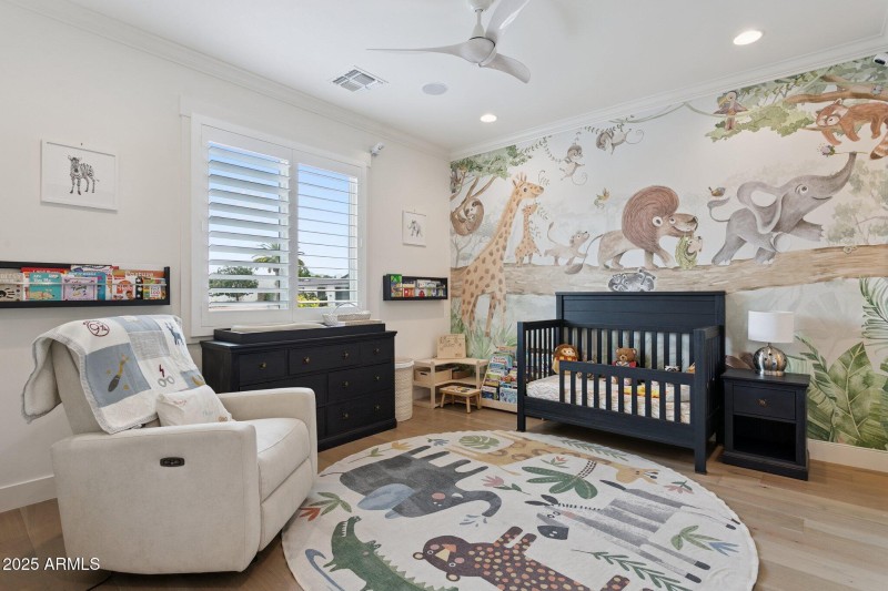 8-web-or-mls-8449-e-lincoln-dr