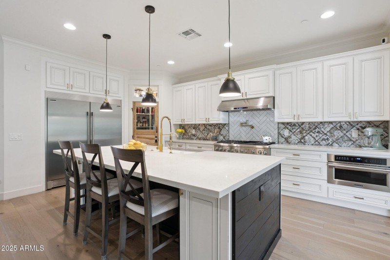 10-web-or-mls-8449-e-lincoln-dr