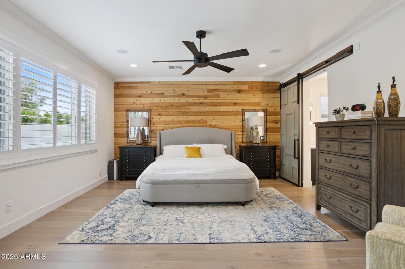 15-web-or-mls-8449-e-lincoln-dr