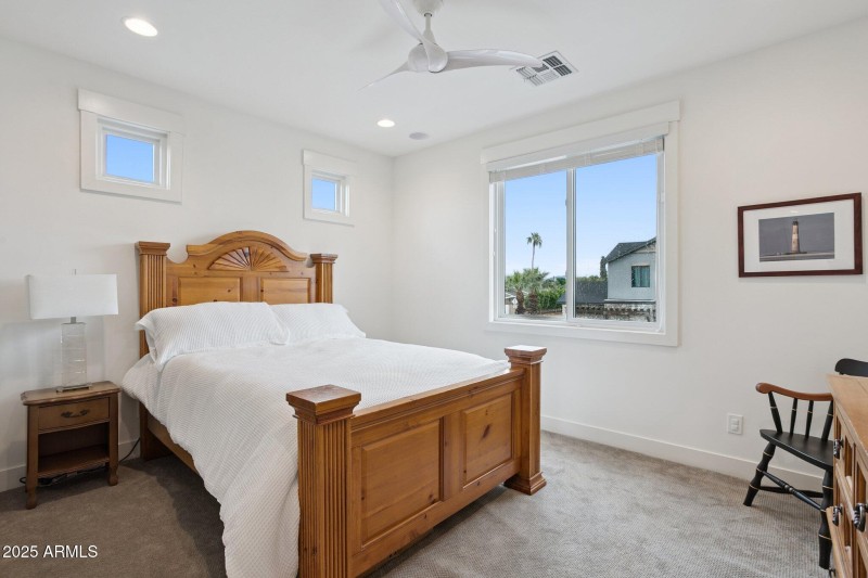 22-web-or-mls-8449-e-lincoln-dr