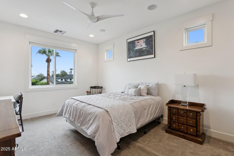 25-web-or-mls-8449-e-lincoln-dr