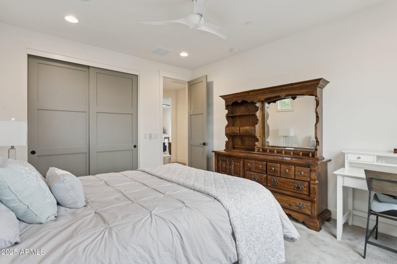 26-web-or-mls-8449-e-lincoln-dr