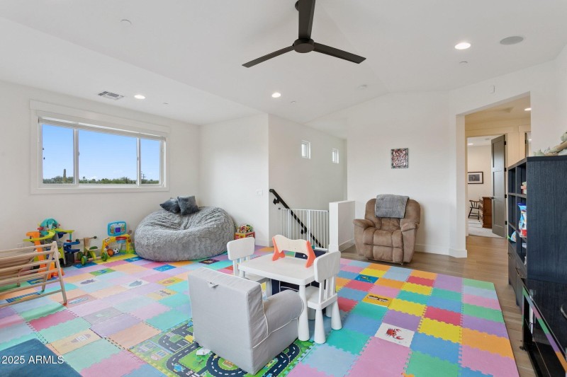 40-web-or-mls-8449-e-lincoln-dr