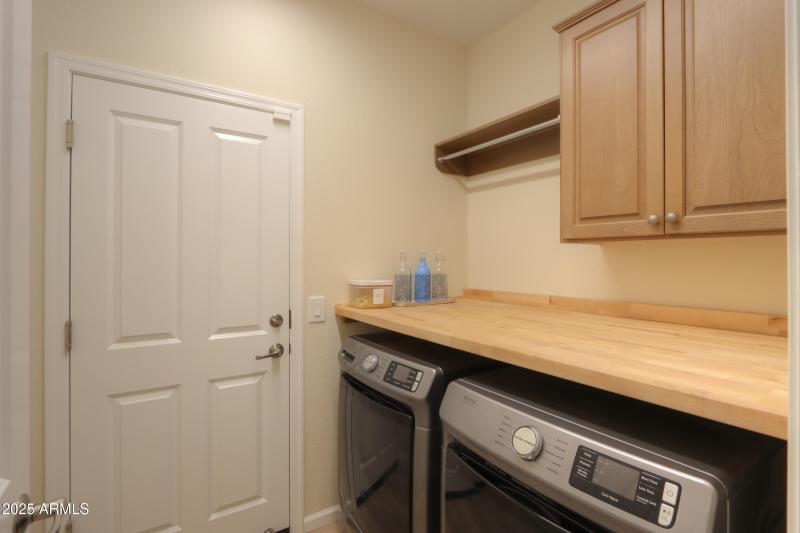 Laundry w/cabinets