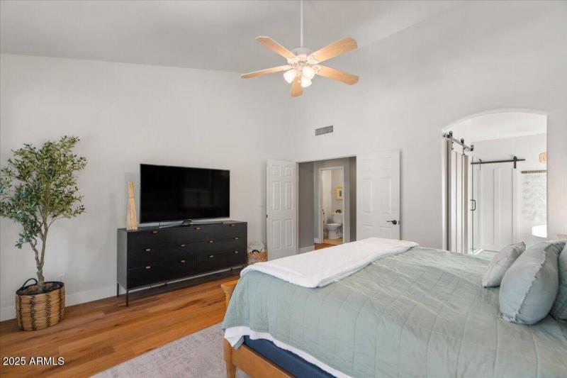 28-Primary bedroom