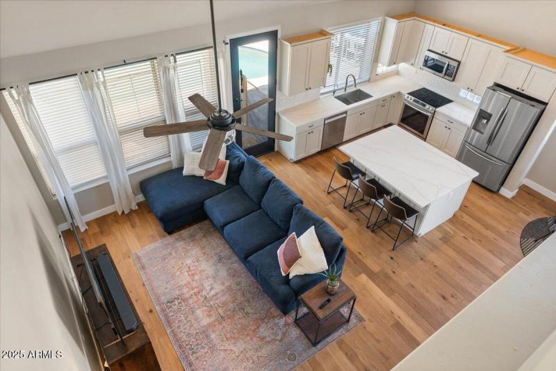 33-Upstairs view