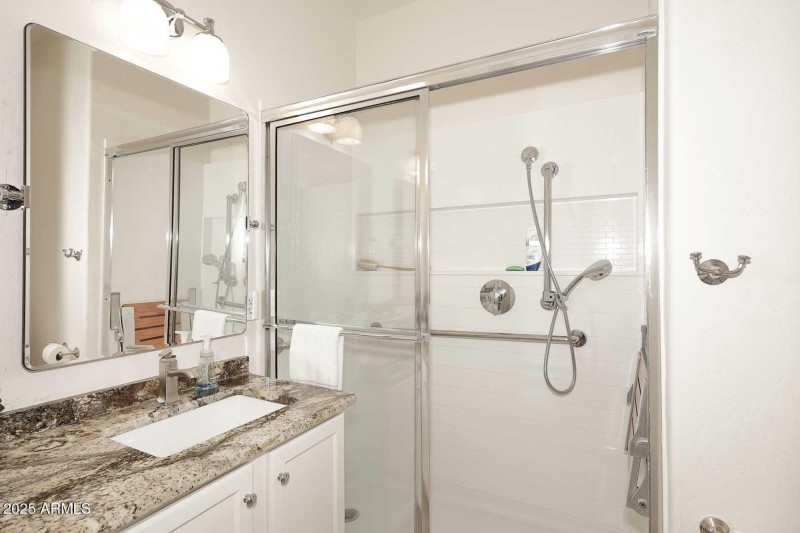 Hall Bath-Showser