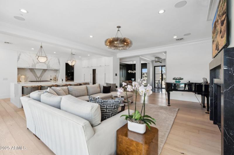 13-web-or-mls-3851-n-jokake-dr