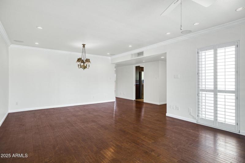 LIVING ROOM AREA