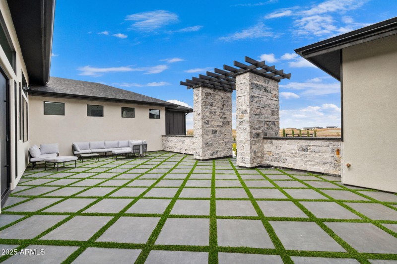 11-Front Courtyard (2)